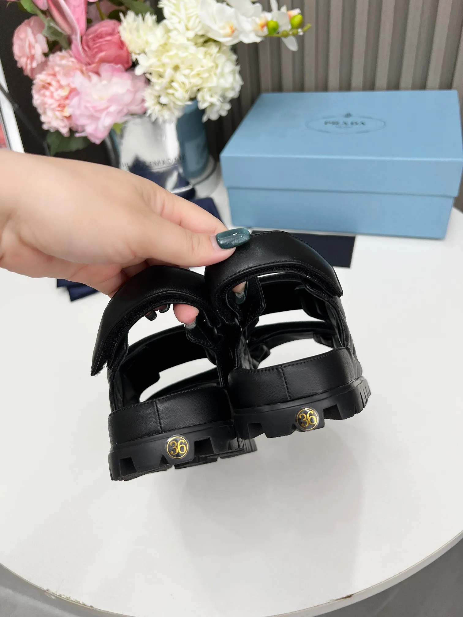 P480👟👟 PRADA Prada spring and summer catwalk new sandal series classic thick-soled sandals made of mixed sheepskin surface lambskin lining original hardware 1:1 development soft and delicate foot feel extremely comfortable versatile style original foam outsole 💝💝💝 easy to control 5 colors available (35-41)
